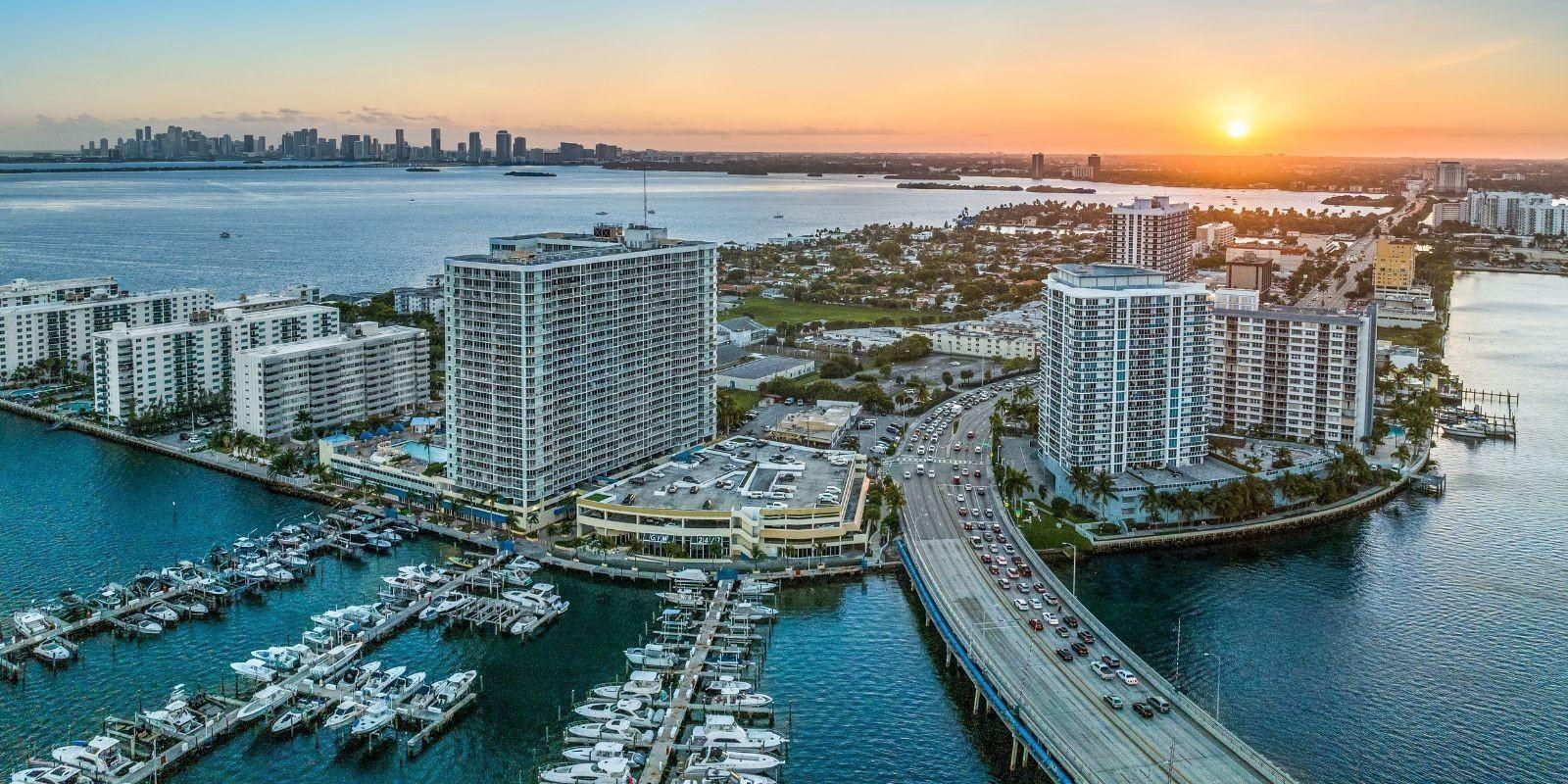 Gastos de cierre al comprar en Miami y Orlando